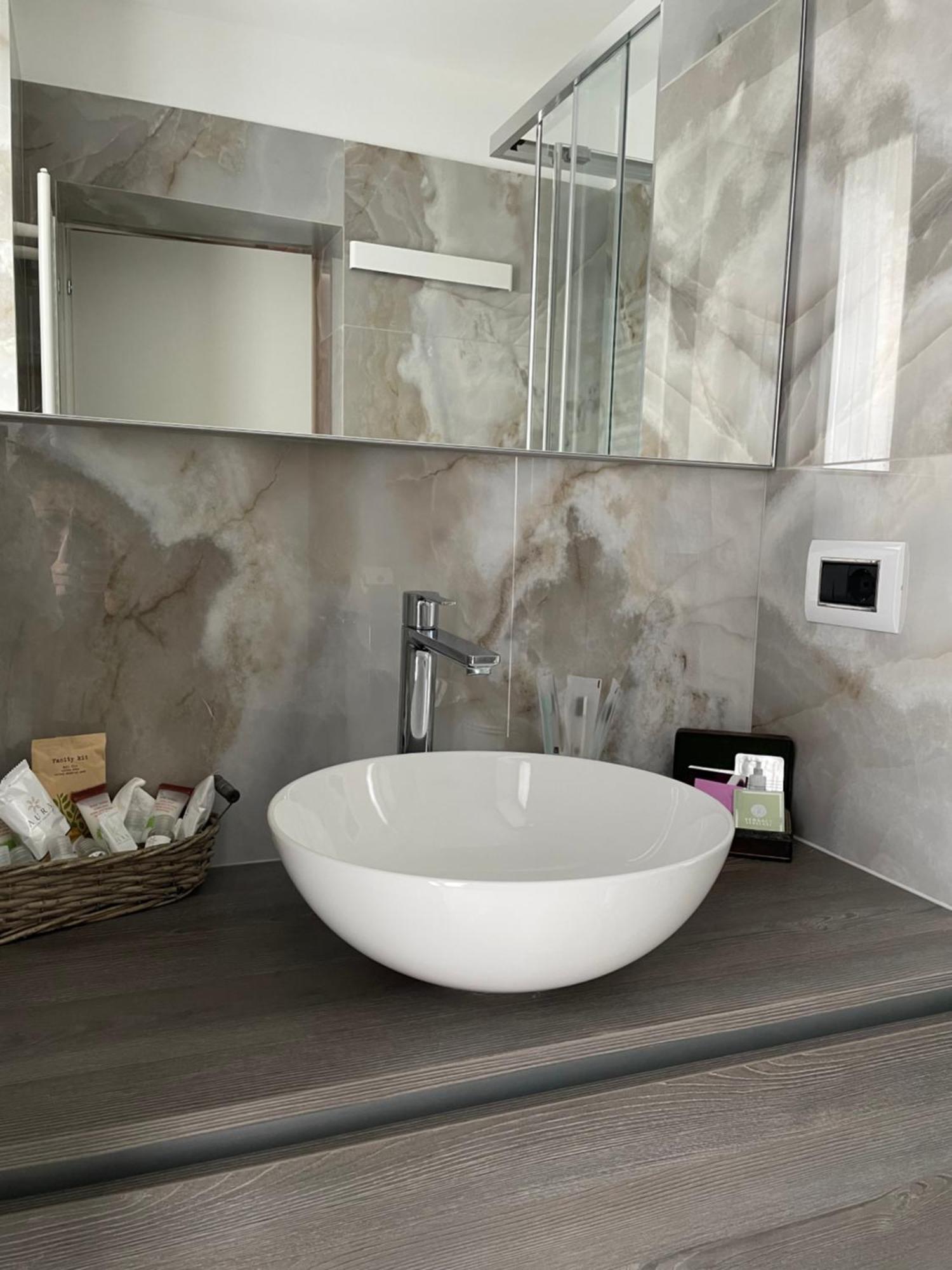 Peonia Apartment - Appartamento Vista Lago 勒泽诺 外观 照片
