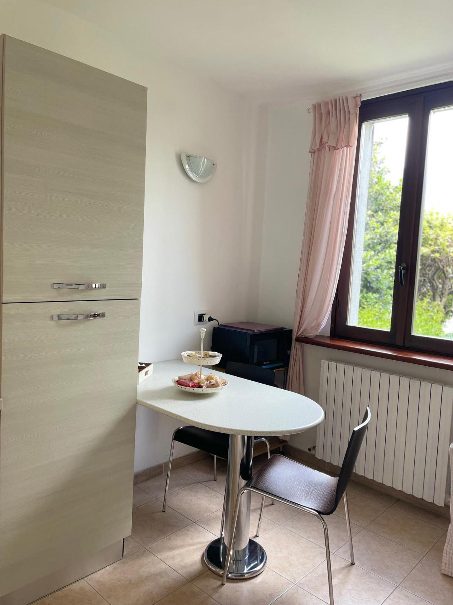 Peonia Apartment - Appartamento Vista Lago 勒泽诺 外观 照片